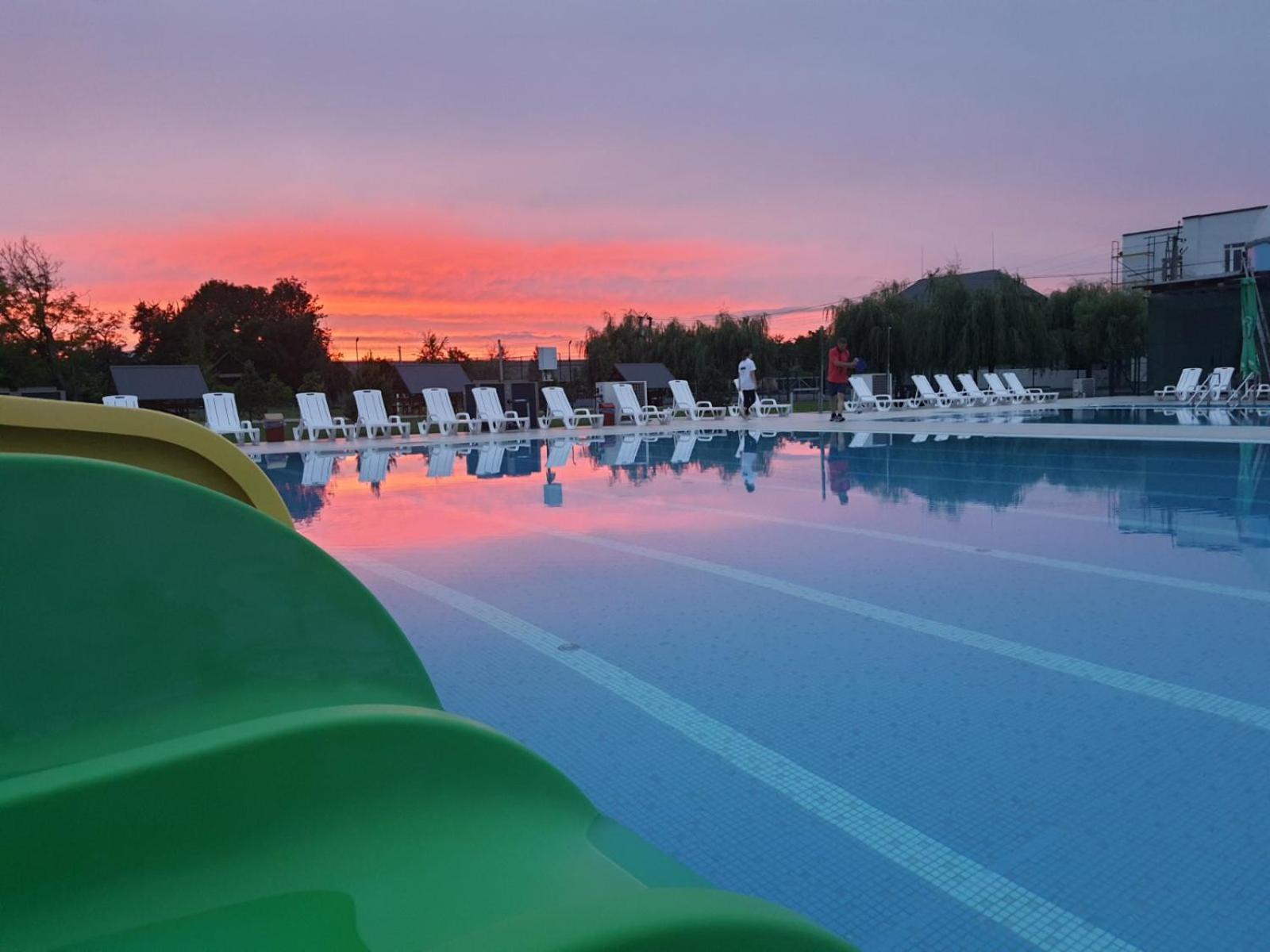 Tulipan Hotel Aquapark Vyshkove Exterior foto