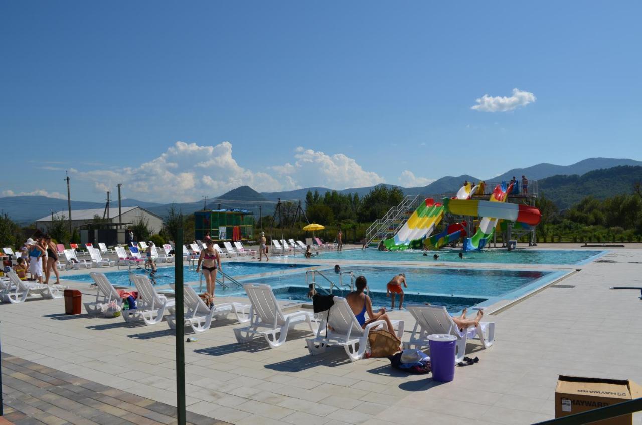 Tulipan Hotel Aquapark Vyshkove Exterior foto